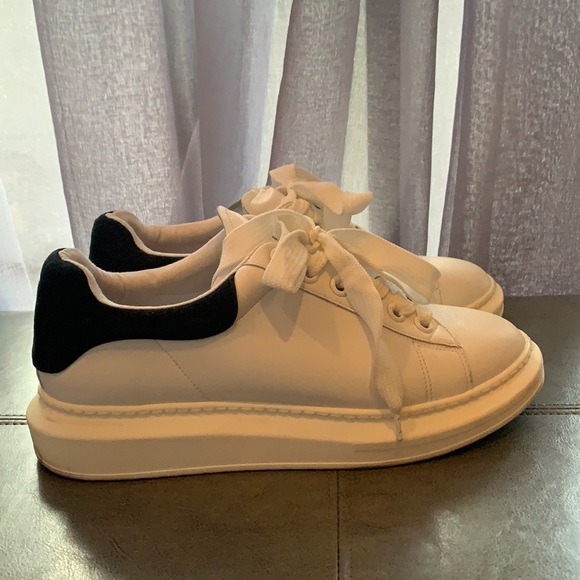 Steven Madden Glazed White & Black Sneakers - 9.5 - Picture 4 of 8